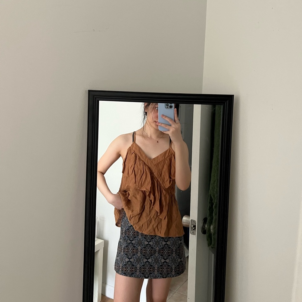 brown tank top